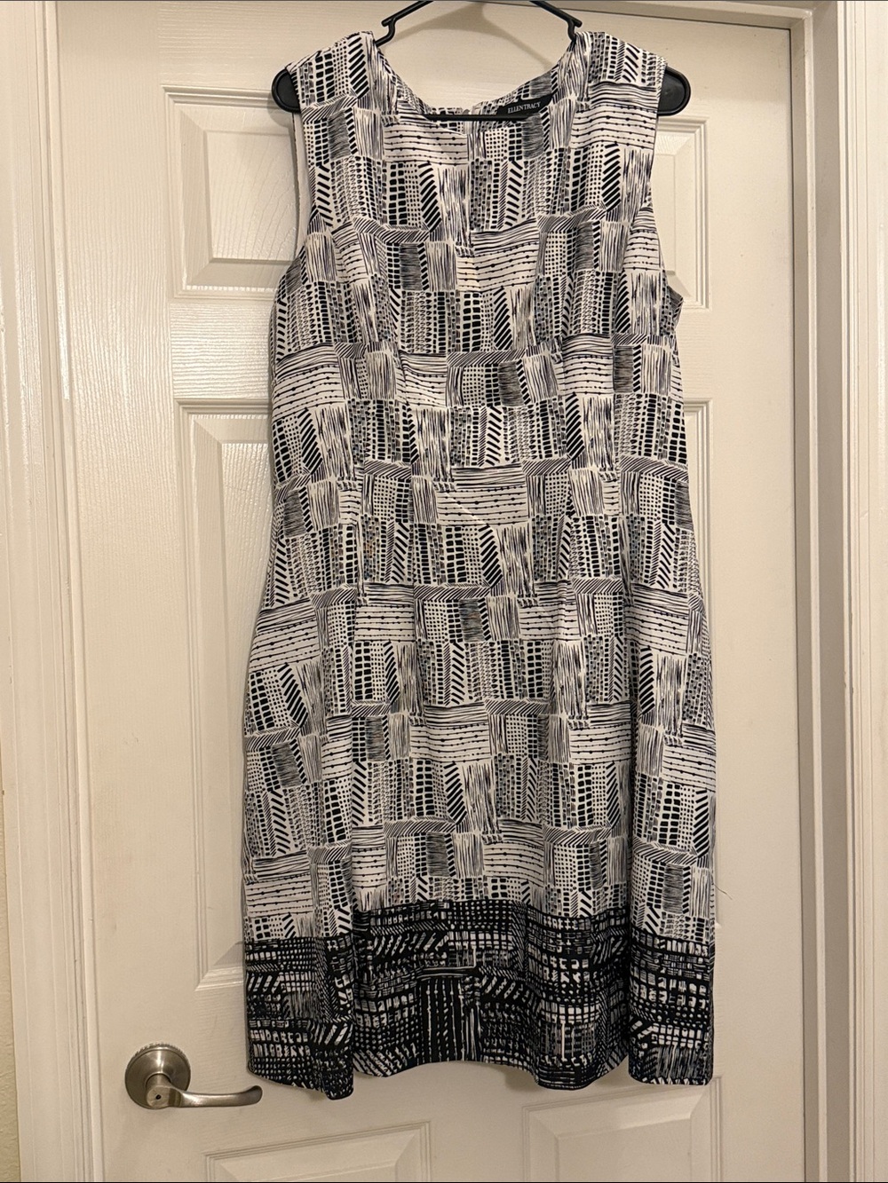 Ellen Tracy Black and White Sleeveless Midi Shift Dress